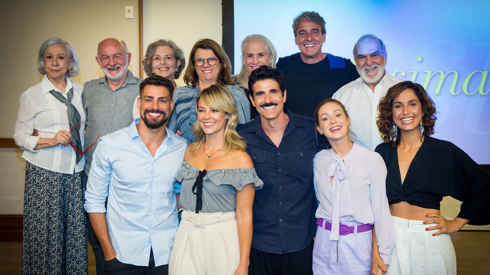 Elenco de Belissima se reencontra para coletiva de imprensa. A novela será reprisada no Vale a Pena Ver de Novo