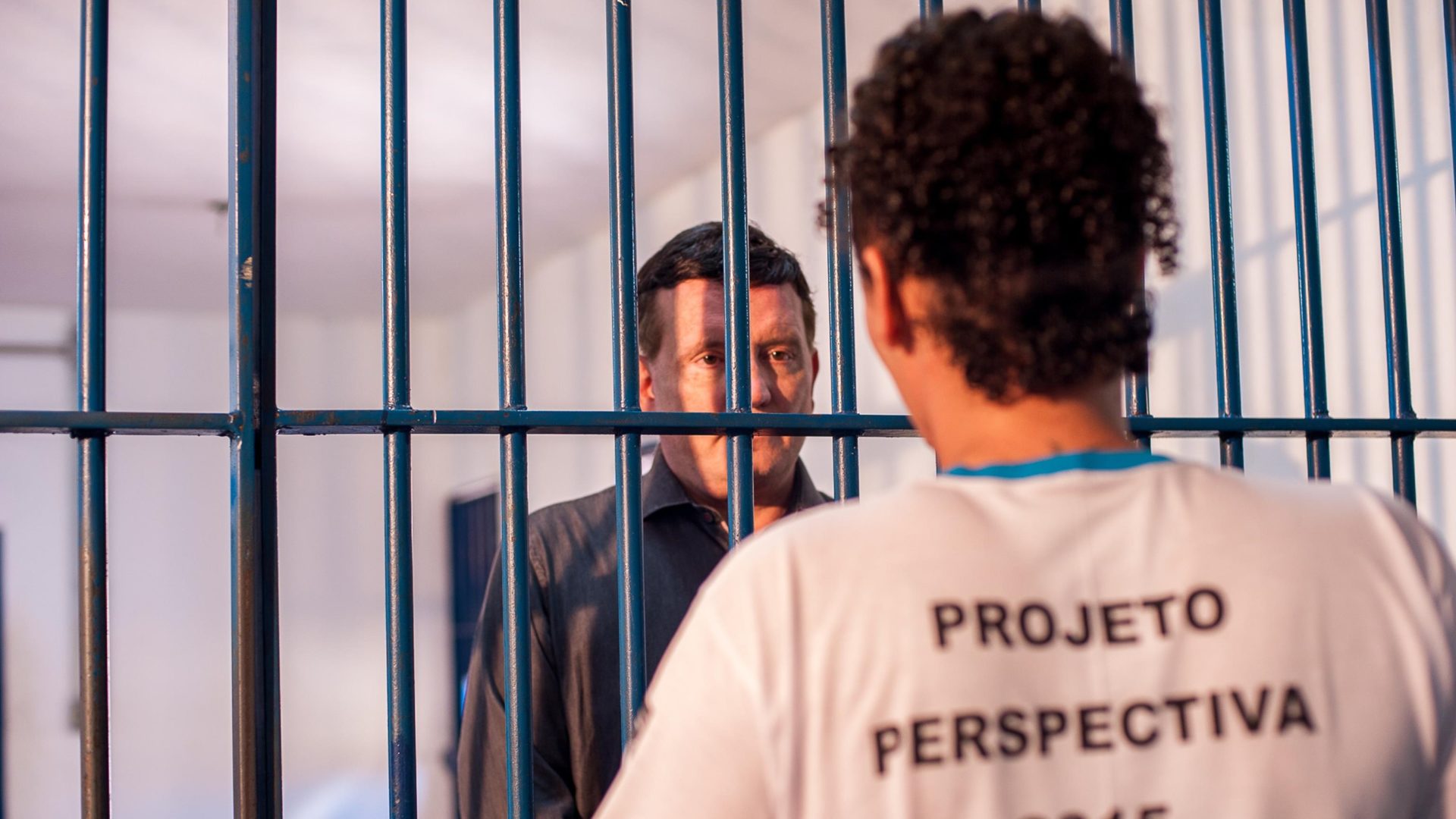Roberto Cabrini visita presídio no Conexão Repórter