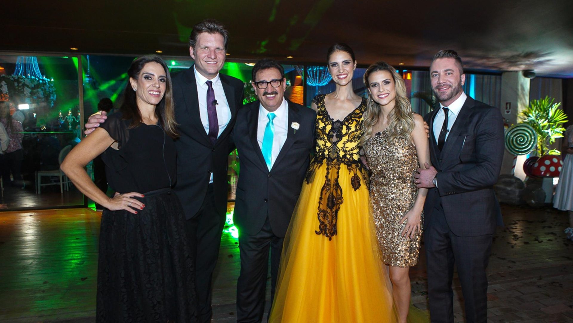 Elisa, Bertolazzi, Ratinho, Chris, Beca e Lucas no Fábrica de Casamentos