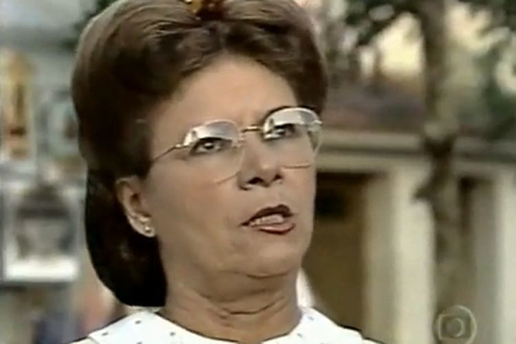 Dona Pombinha em Roque Santeiro, o maior sucesso da carreira