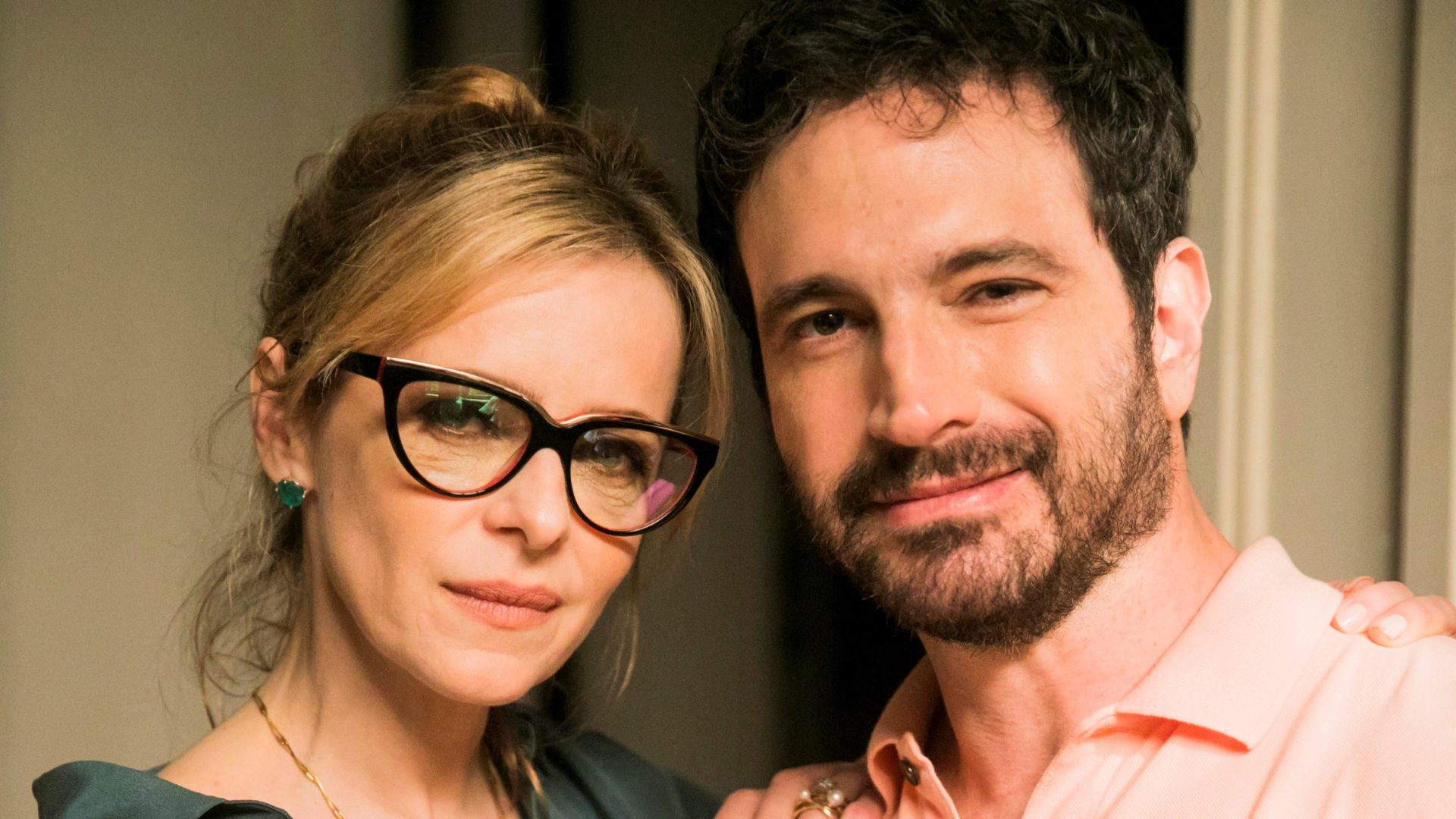 Karen (Maria Luisa Mendonça) e Edgar (Caco Ciocler) em Segundo Sol