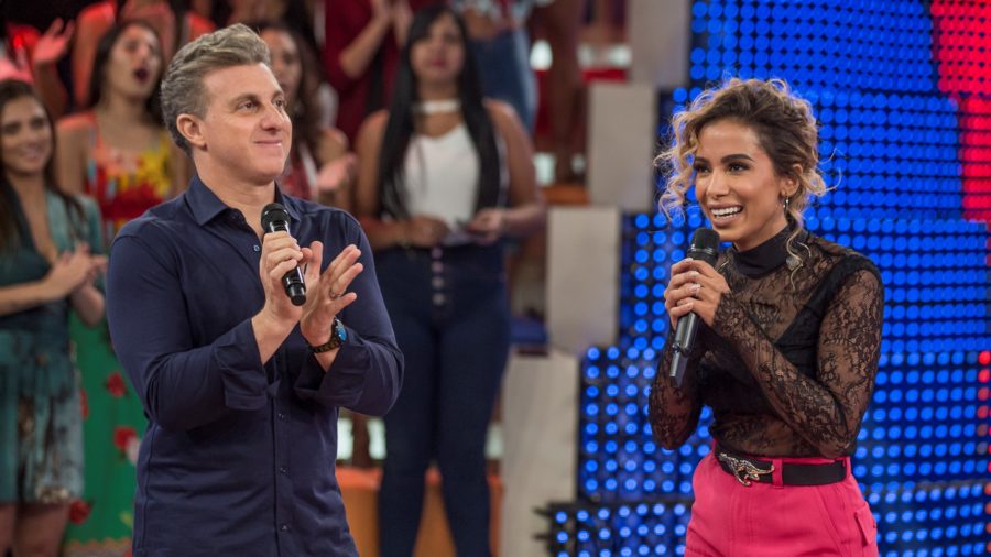 Luciano Huck e Anitta no Caldeirão do Huck