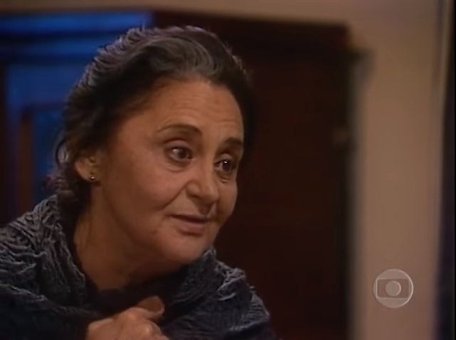 Laura Cardoso como Isaura na versão global de Mulheres de Areia