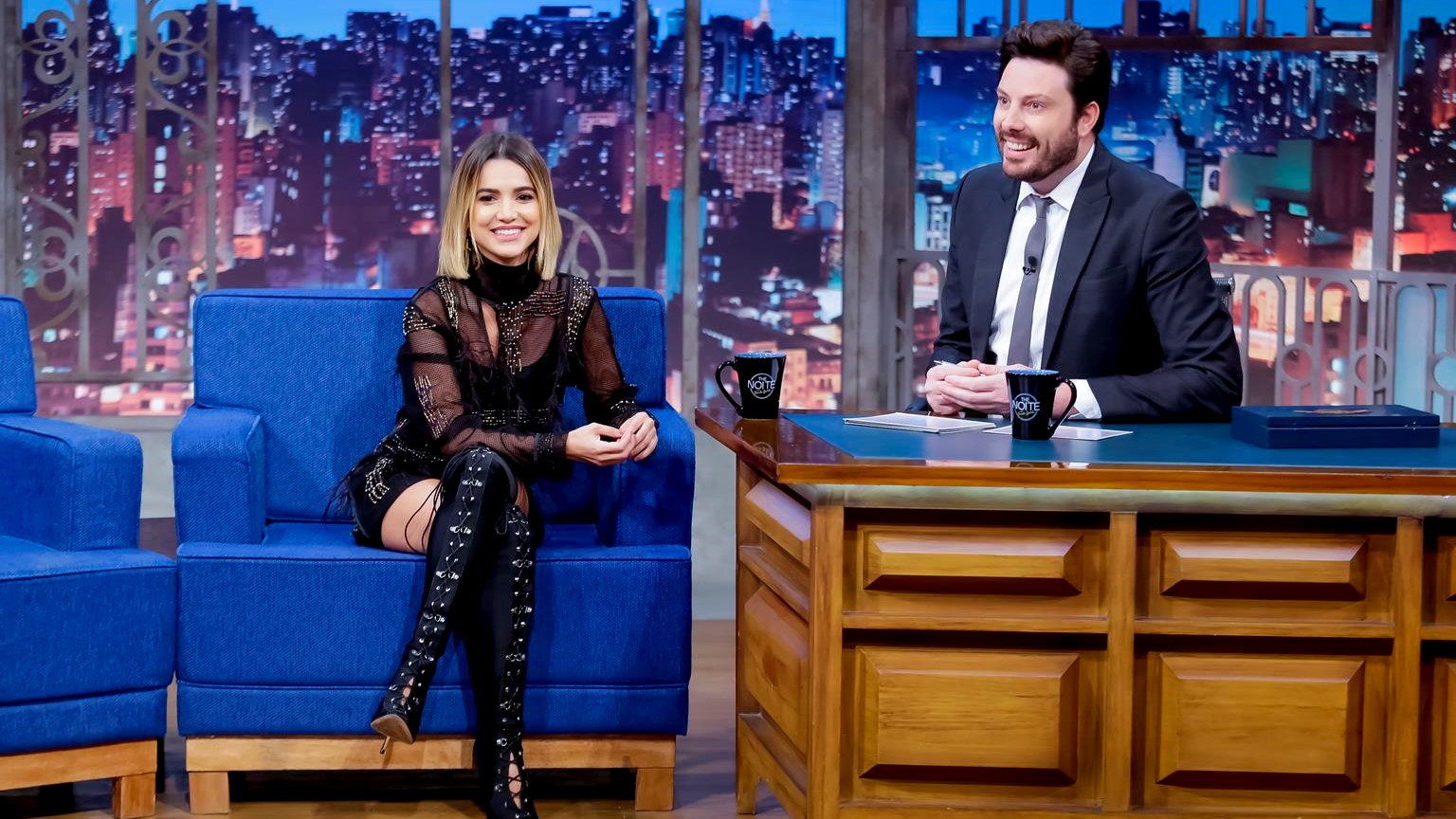 Manu Gavassi e Danilo Gentili no The Noite