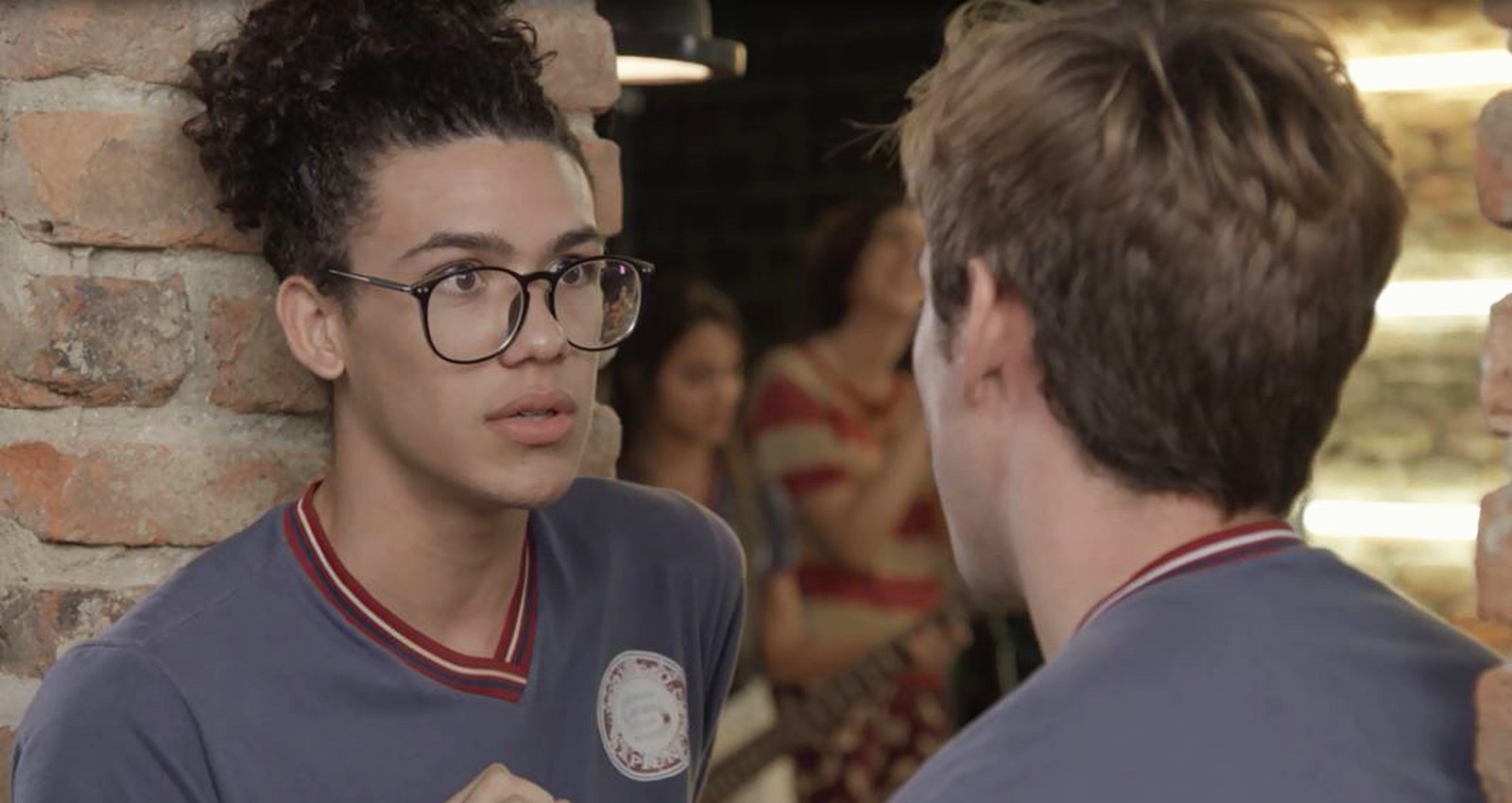 Michael (Pedro Vinicius) conversa com Charlie em Malhação: Vidas Brasileiras