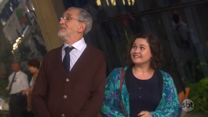 Antônio e Nancy à espera de Poliana na rodoviária