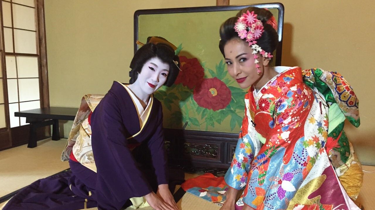 Sabrina visita o Japão e mostra curiosidades sobre o país