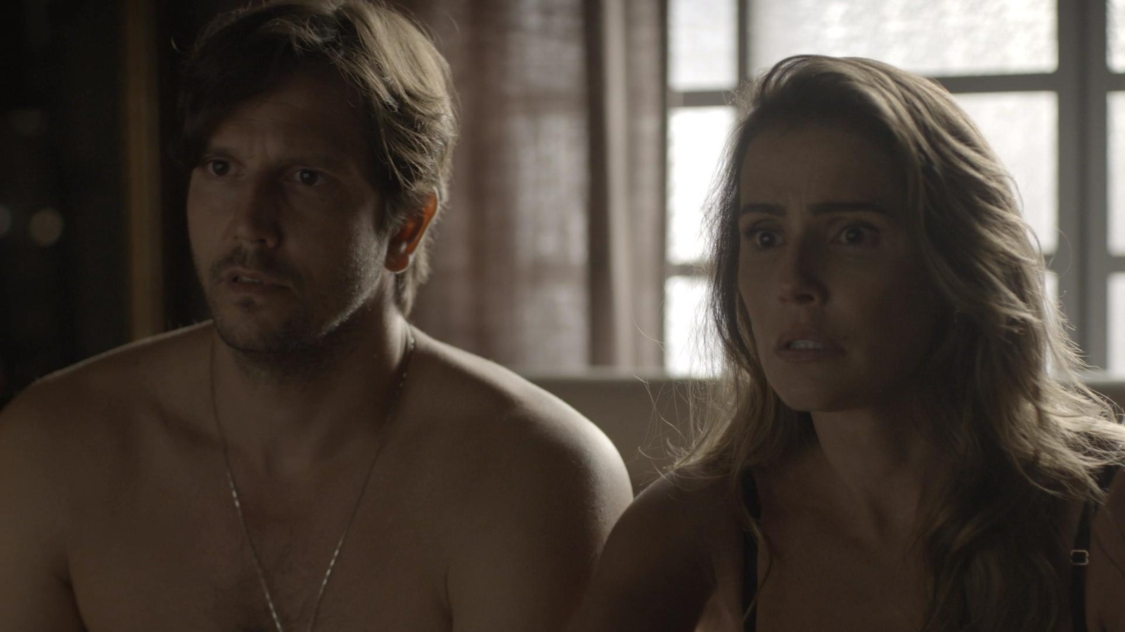 Remy (Vladimir Brichta) e Karola (Deborah Secco) em Segundo Sol