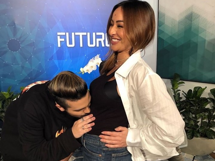 Luan Santana beija barriga de Sabrina Sato (Reprodução/Instagram)