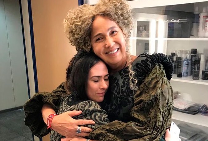 Tatá Werneck e Claudia Jimenez nos bastidores de Deus Salve o Rei (Reprodução)