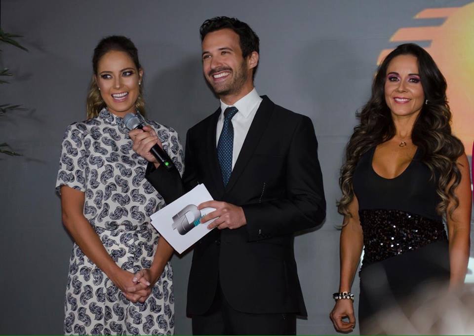 Rodrigo Massa durante evento do canal Televisa, no México (Reprodução: Facebook)