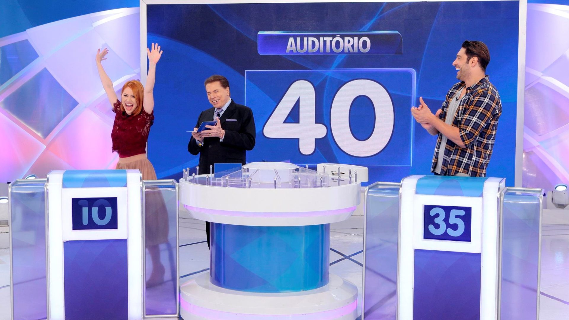 Gabriela Petry e Victor Pecorato no Jogo das 3 Pistas do Programa Silvio Santos