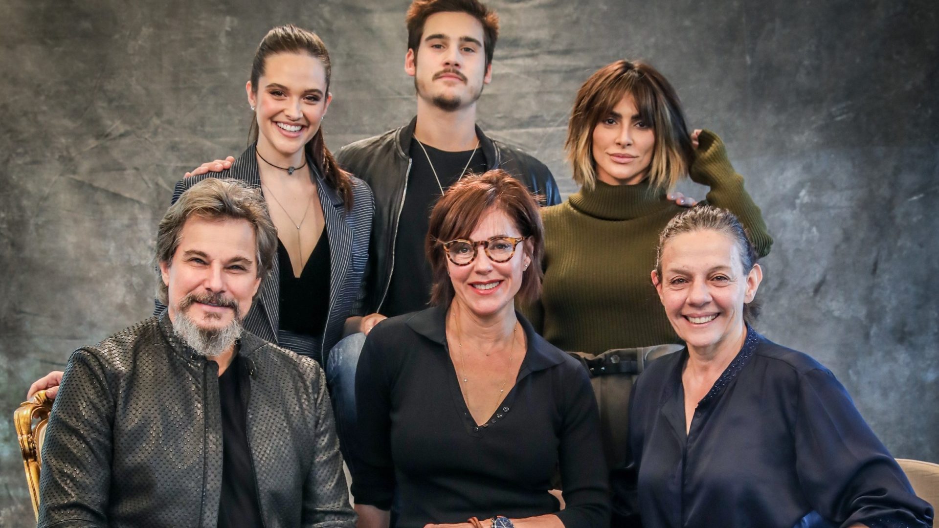 Os atores de O Tempo Não Para Cleo Pires, Nicolas Prattes, Juliana Paiva, Edson Celulari, Christiane Torloni e Rosi Campos