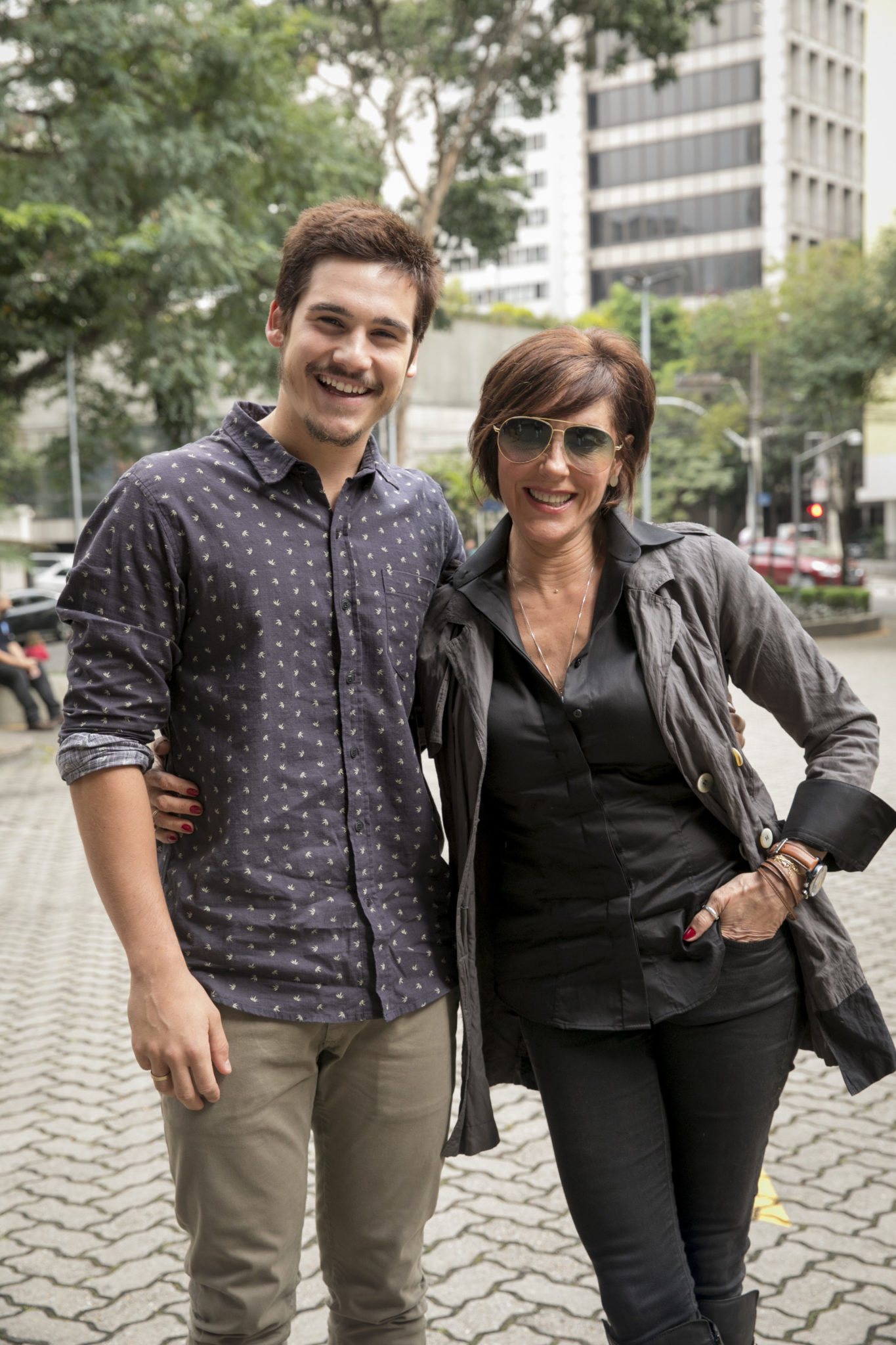 Samuca (Nicolas Prattes) e Carmen (Christiane Torloni) em O Tempo Não Para