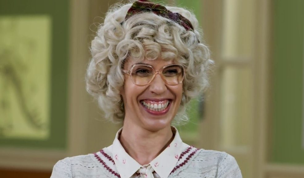 Maria Clara Gueiros como Dona Cândida