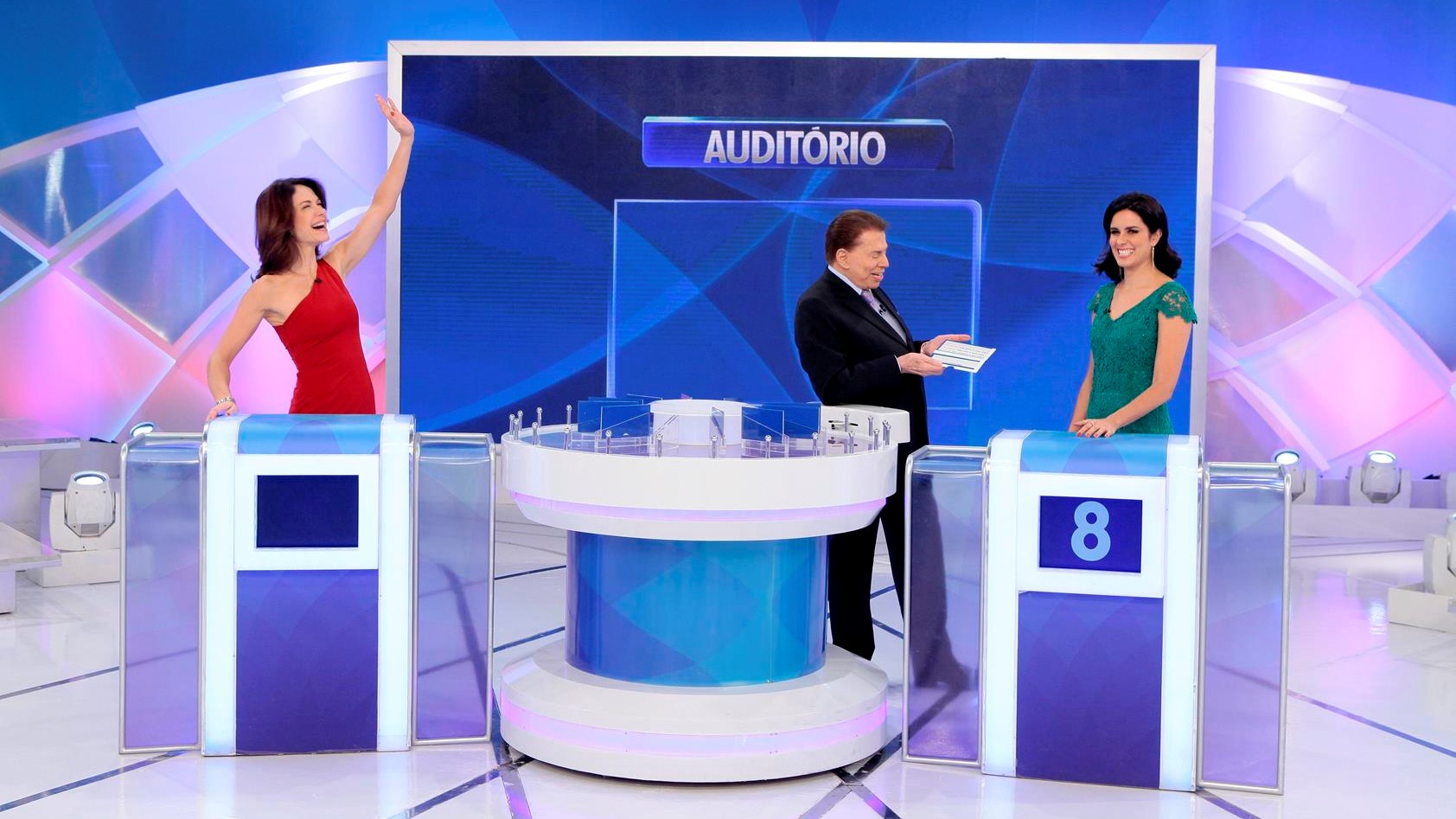 Babi Xavier e Débora Bergamasco no Jogo das 3 Pistas no Programa Silvio Santos