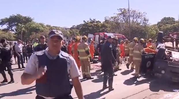 Cinegrafista da Globo sendo agredido por um Policial Militar
