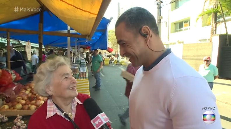 Fabricio Battaglini voltou a entrevistar senhora que o ignorou durante link