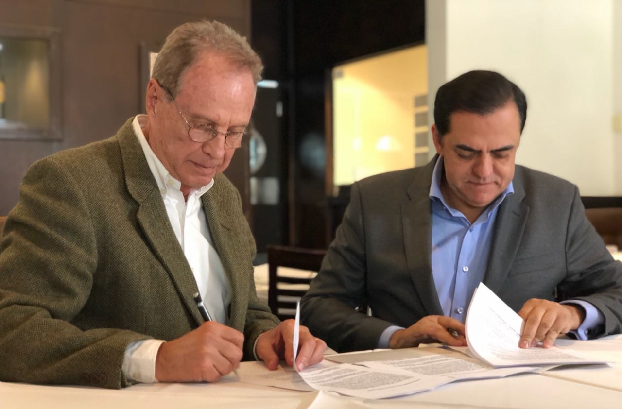 Hermano Henning assina contrato com a Rede Brasil