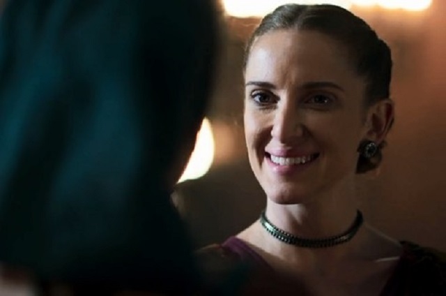 Lucíola (Carolina Ferman), em Deus Salve o Rei, da Globo