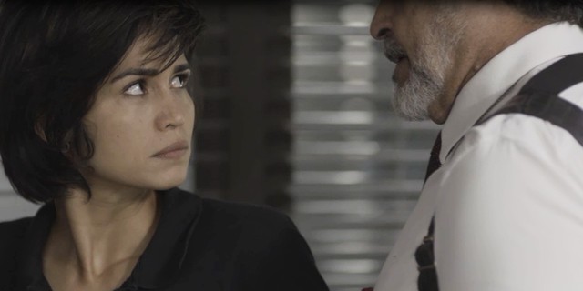 Maura (Nanda Costa) e o delegado Viana (Carlos Betao) de Segundo Sol
