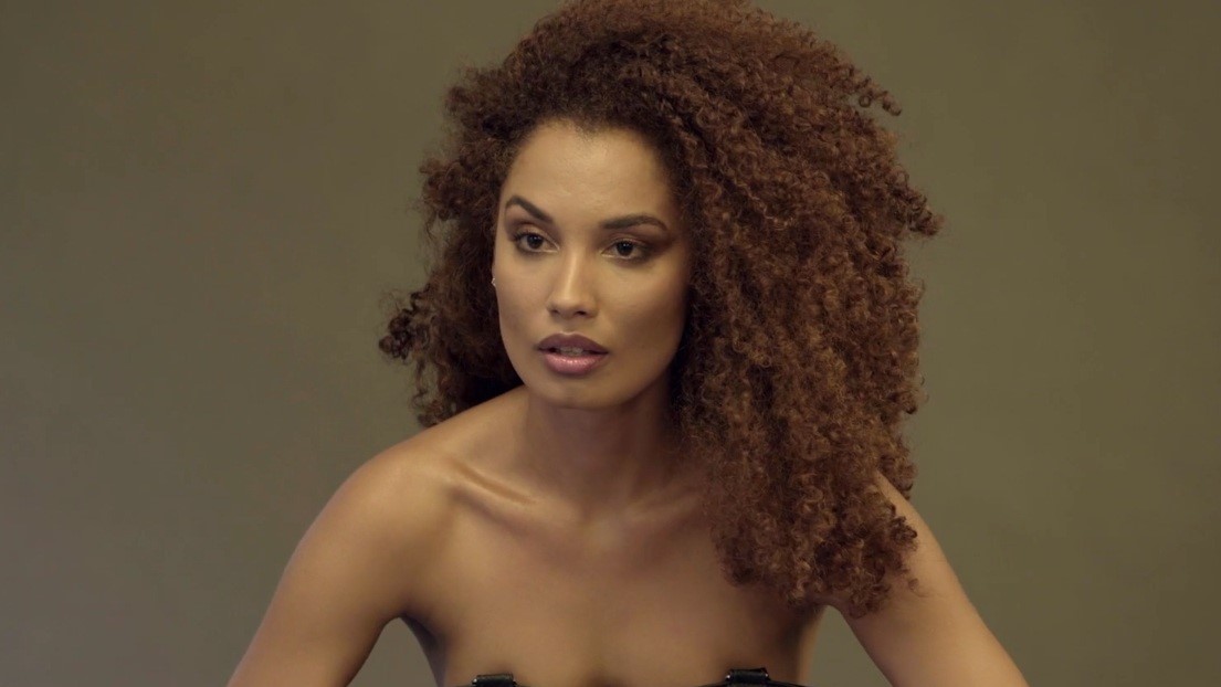 Natalia (Angela Peres) em Natália