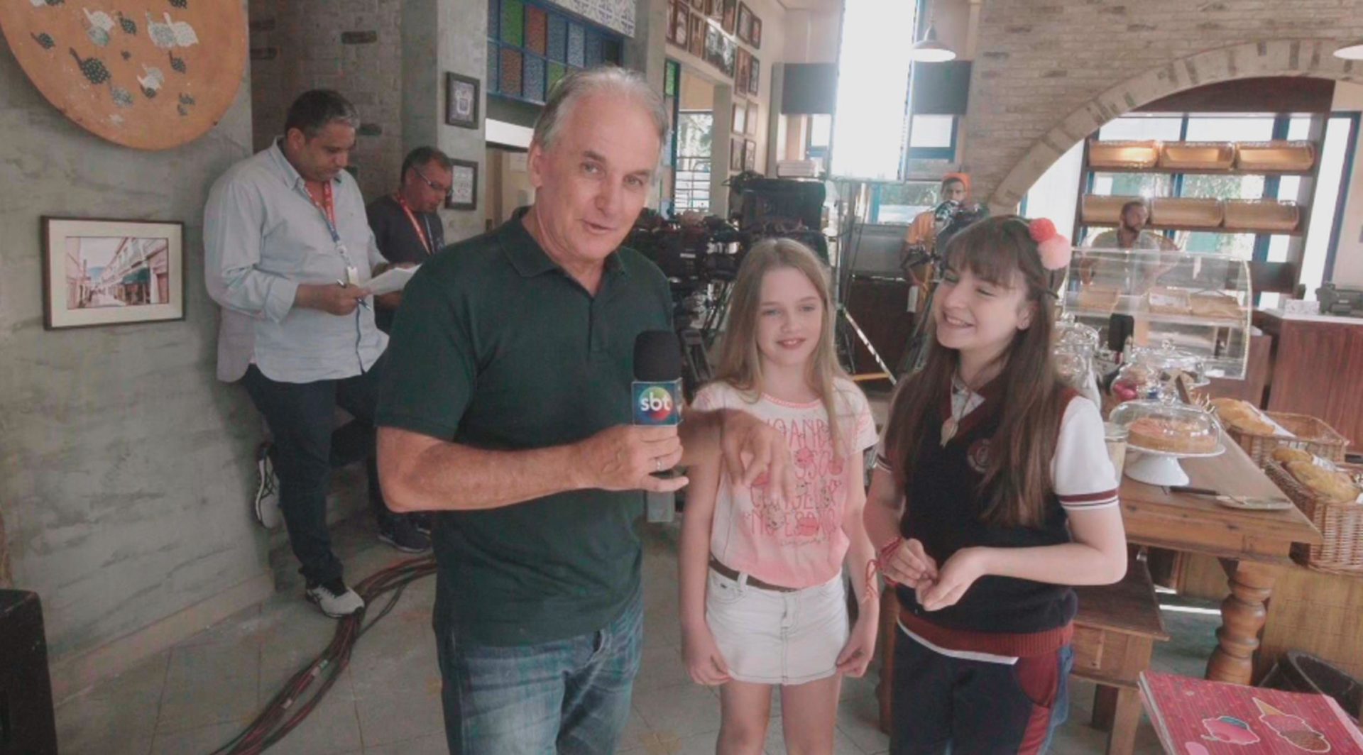 Otávio Mesquita visita os bastidores de As Aventuras de Poliana no Operação Mesquita