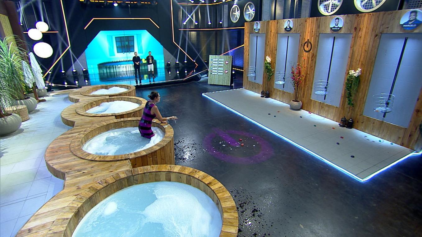 Prova da banheira na reta final do Power Couple Brasil