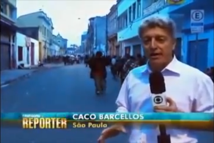 Caco Barcellos numa das edições do Profissão Repórter