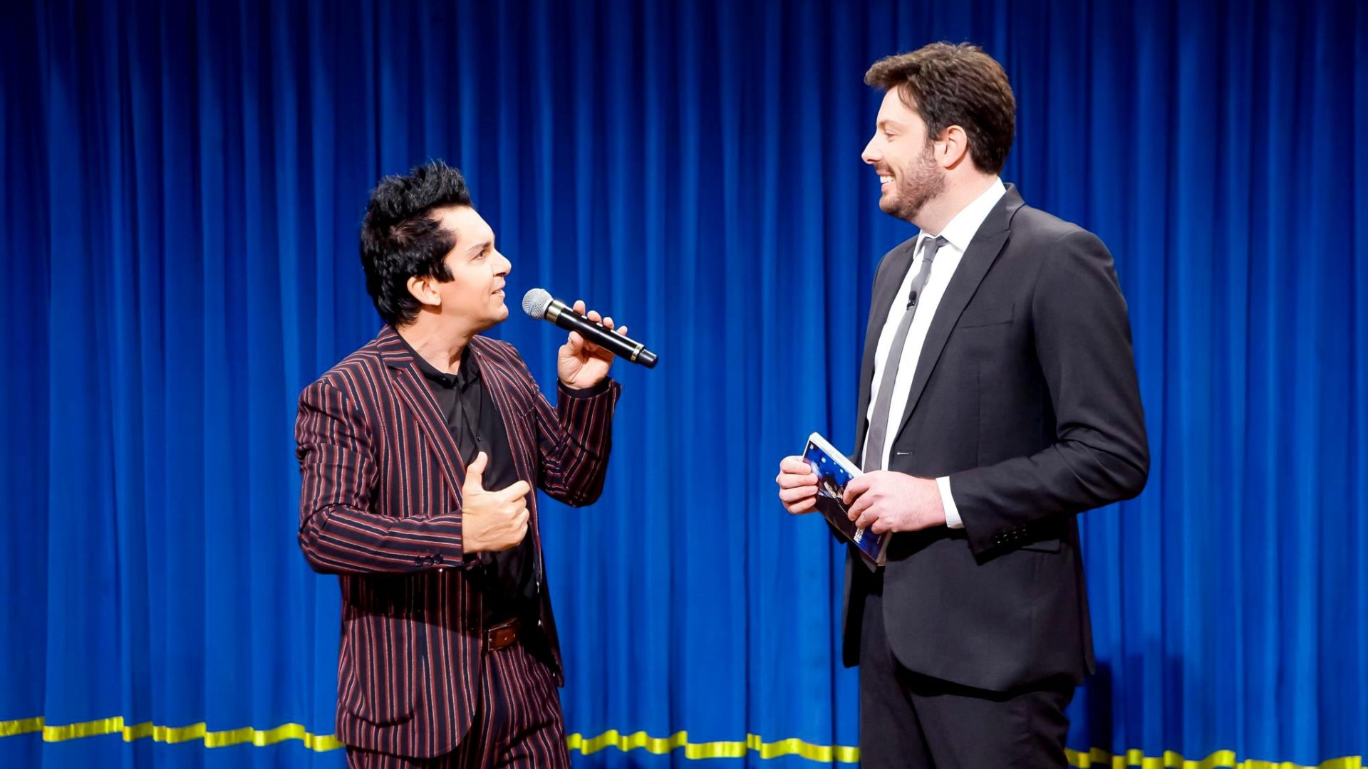 Regis Danese no The Noite com Danilo Gentili (Divulgação/ SBT)