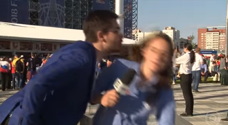 Reporter da Globo, Julia Guimaraes foi assediada durante link