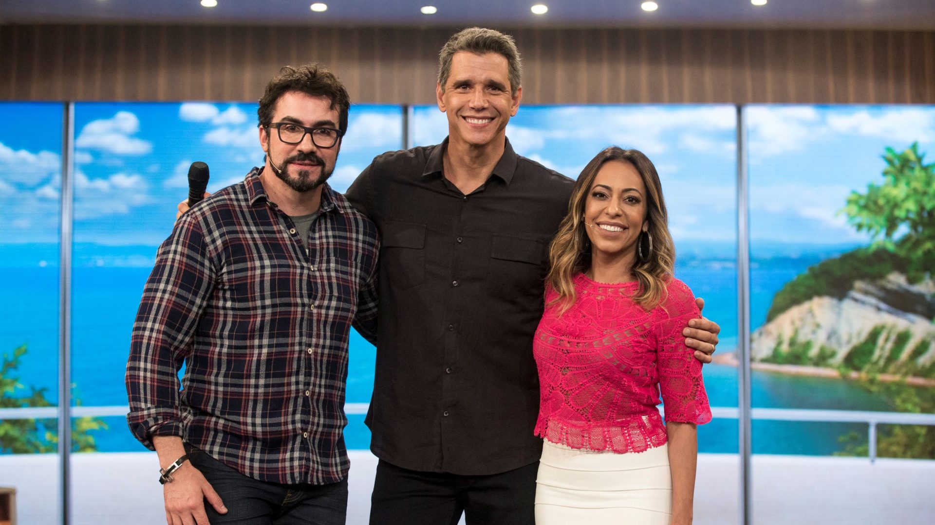 Márcio Garcia recebe as famílias do Padre Fabio de Melo e da atriz Samanta Schmutz