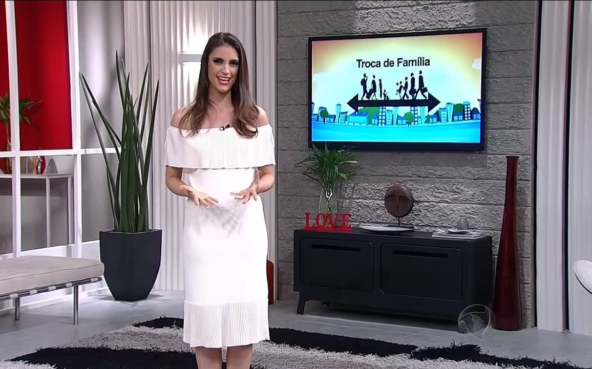 Chris Flores na apresentação do programa Troca de Família, na Record