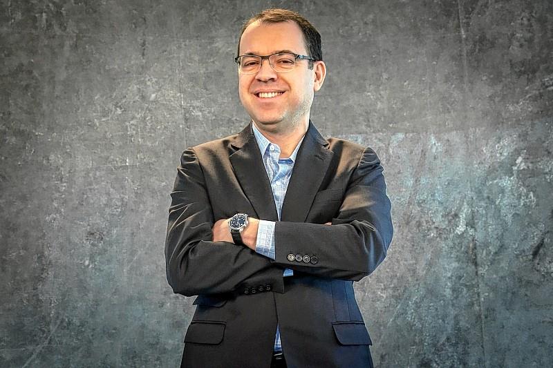 Mario Teixeira autor de O Tempo Não Para