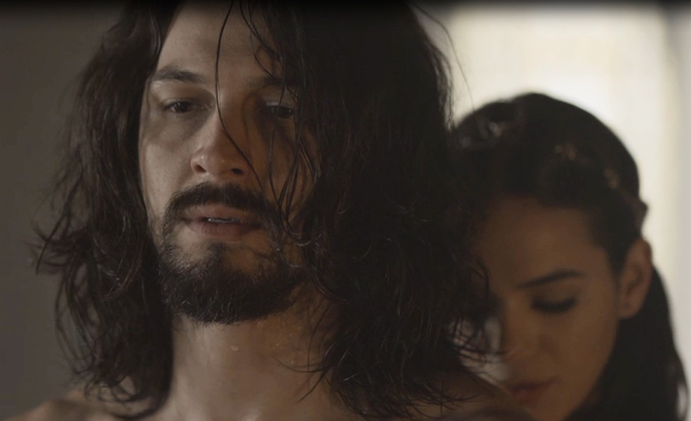 Afonso (Romulo Estrela) e Catarina (Bruna Marquezine) de Deus Salve o Rei
