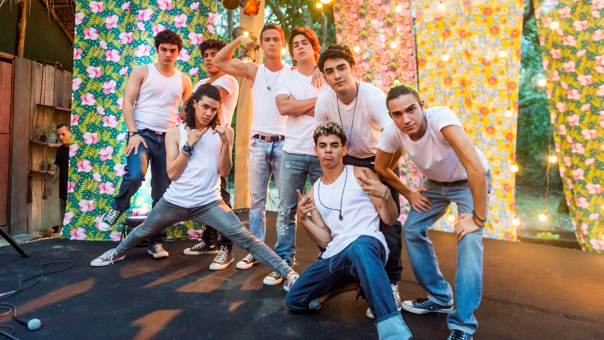 Boy band formada por Hugo (Leonardo Bittencourt), Kavaco (Gabriel Contente ), Michael (Pedro Vinícius), Érico (Gabriel Fuentes), Márcio (André Luiz Frambach), Alex (Daniel Rangel), Tito (Tom Karabachian) e Leandro (Dhonata Augusto) em Malhação