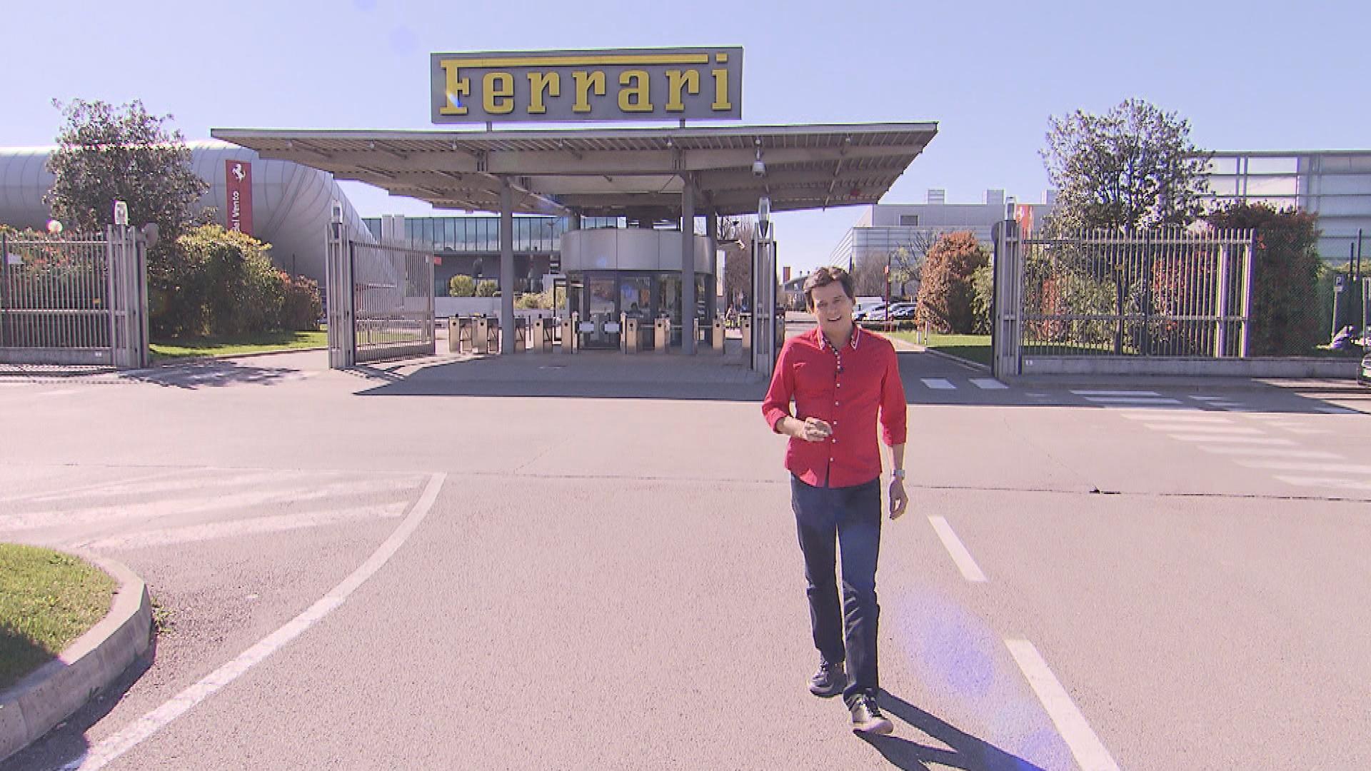 No Domingo Legal, Celso Portiolli visita fábrica da Ferrari