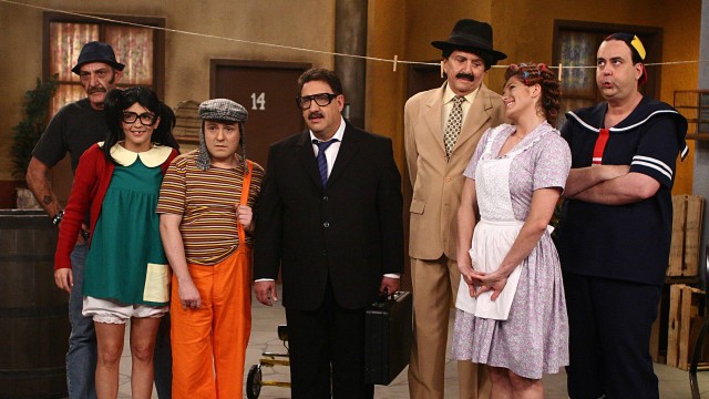 Parte do elenco do especial produzido pelo SBT em homenagem a Chaves (Divulgação)