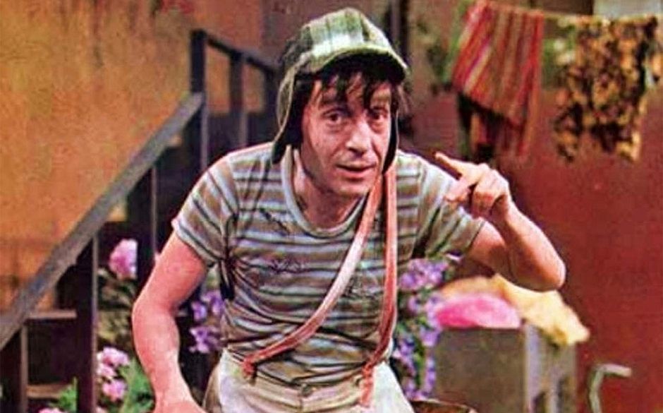 Roberto Gomez Bolaños caracterizado como o garoto da vila (Divulgação)