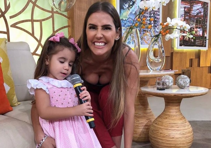 Deborah Secco e a filha, Maria Flor