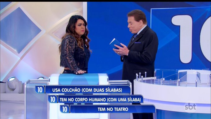 Preta Gil e Silvio Santos no polêmico Jogo das Três Pistas (Reprodução/SBT)