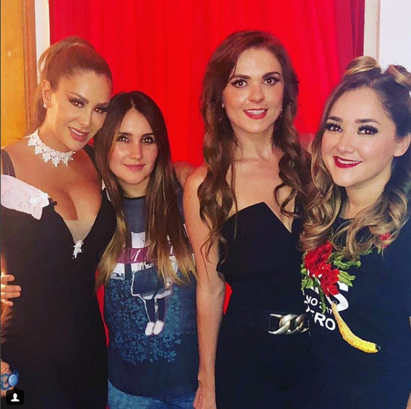 Nilnel Conde, Dulce María, Zorida Gomez e Sherlyn posm para foto (Divulgação)
