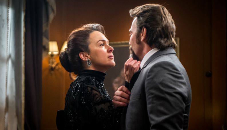 Julieta (Gabriela Duarte) e Aurelio (Marcelo Faria) de Orgulho e Paixao