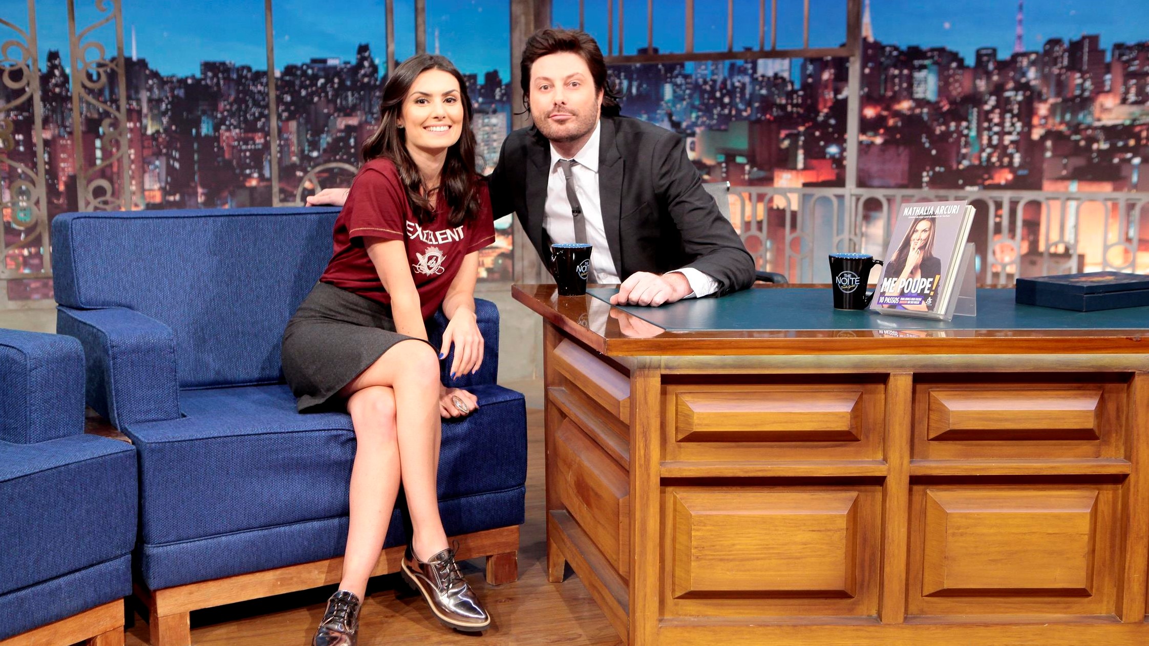 Nathalia Arcuri com Danilo Gentili no The Noite