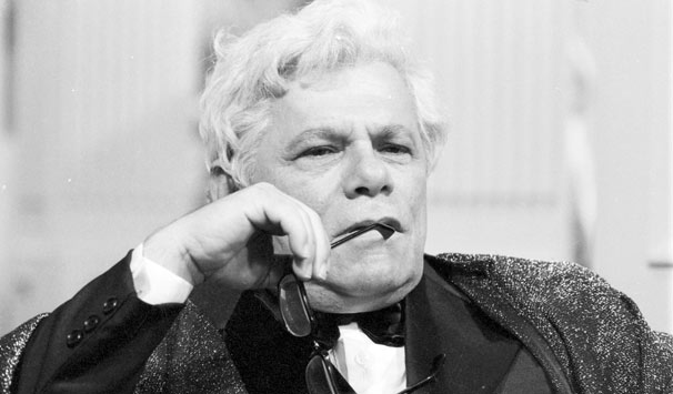 Dionísio Azevedo como Salomão Hayalla em O Astro (Divulgação)