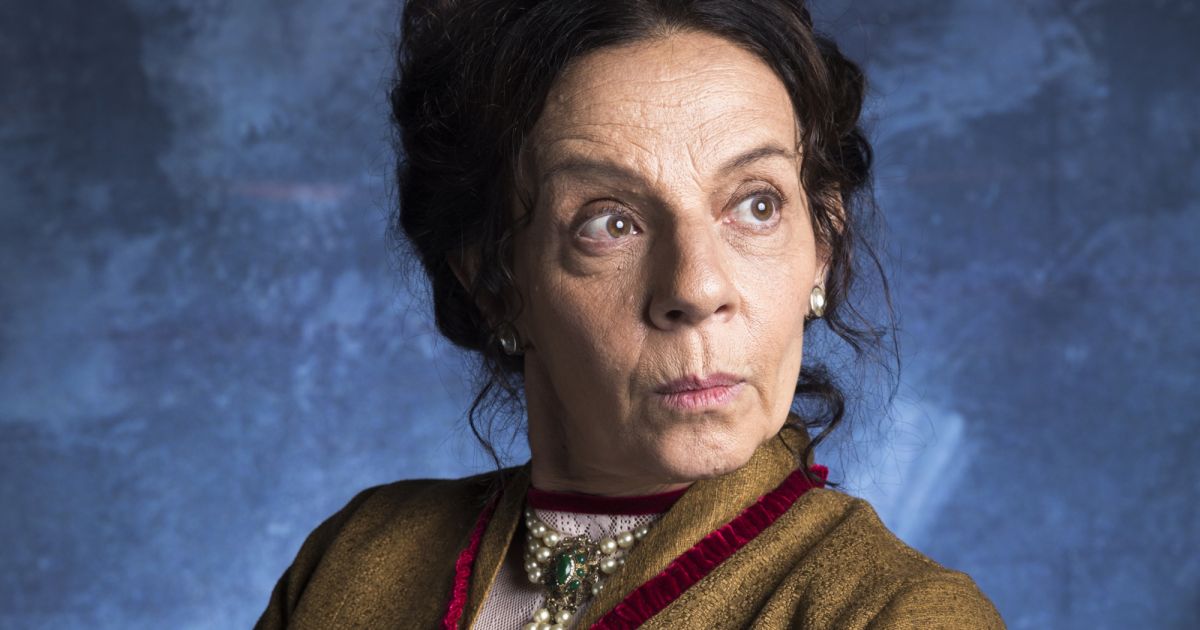 Dona Augustina não se dará bem com Carmen