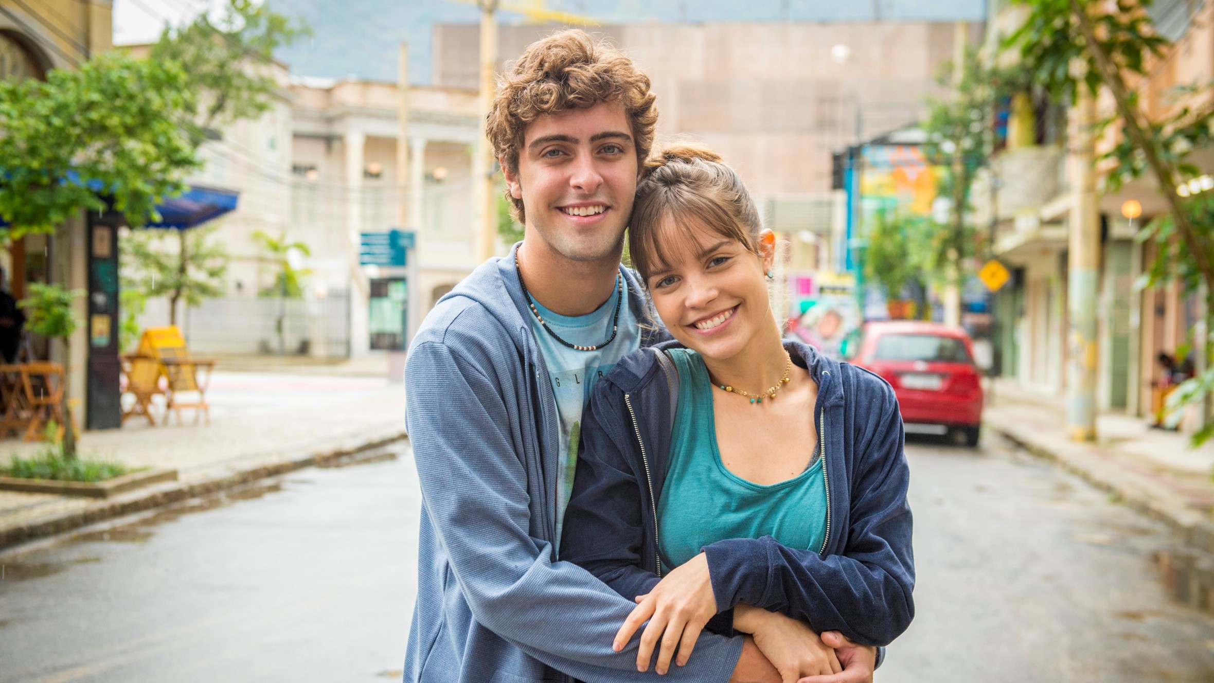 Joana Borges e Eike Duarte como Verena e Álvaro em Malhação: Vidas Brasileiras
