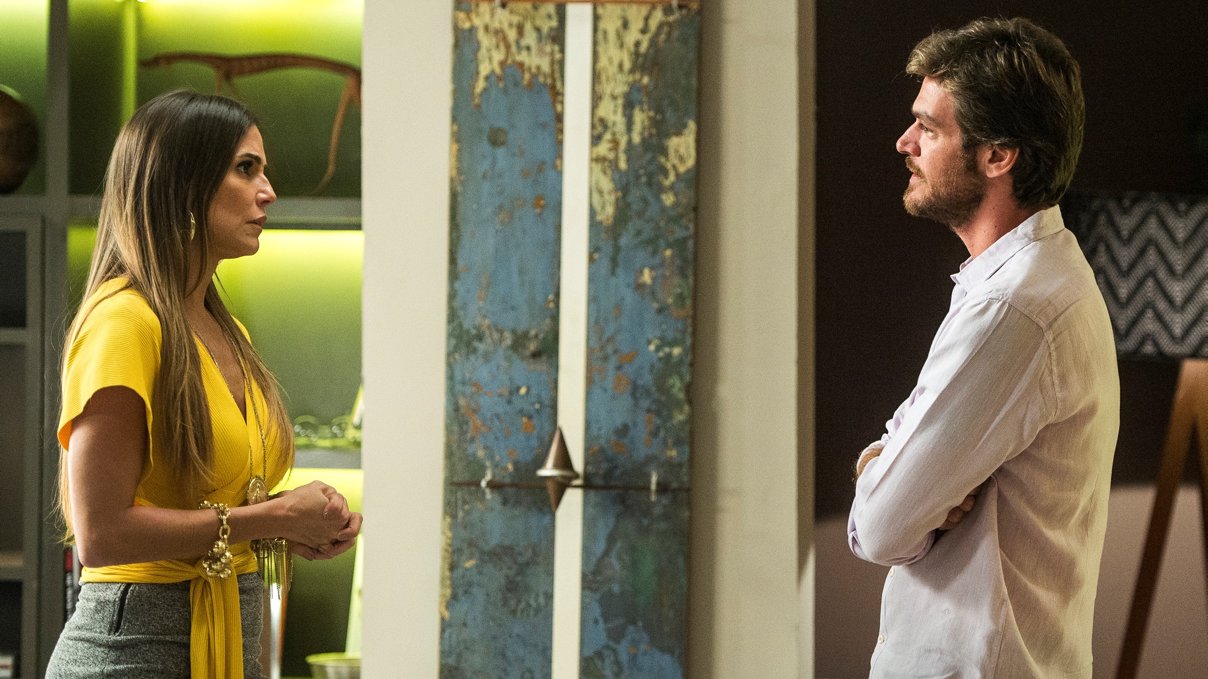 Beto (Emilio Dantas) fala pra Karola (Deborah Secco) que vai se seprar dela e assumir Luzia em Segundo Sol