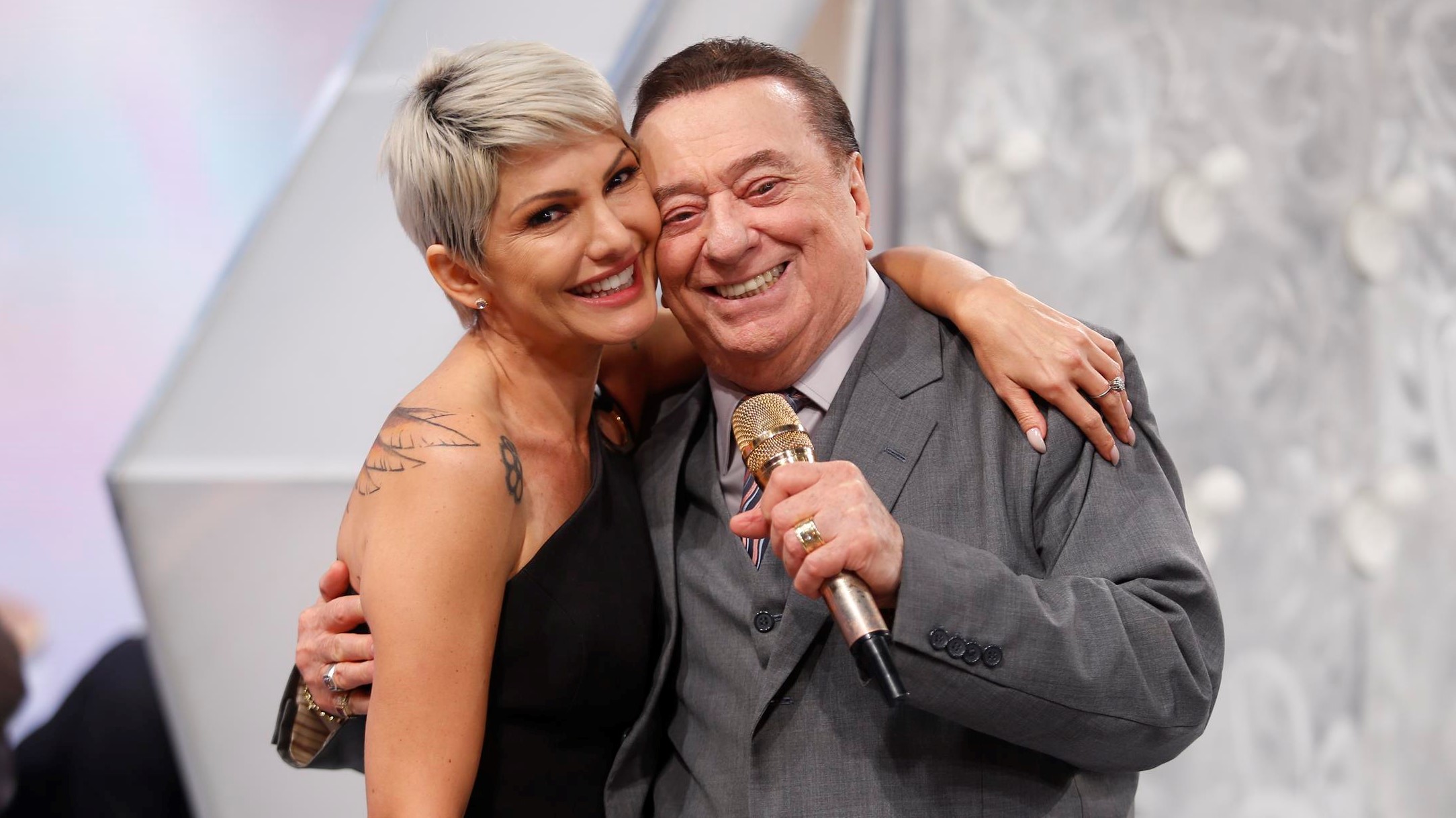 Antônia Fontenelle no quadro Pra Quem Você Tira o Chapéu no Programa Raul Gil