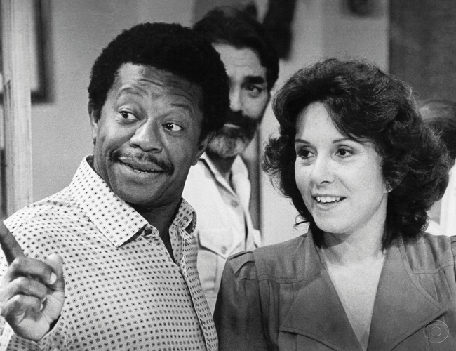 Milton Gonçalves e Beatriz Lyra como Otto e Letícia em Baila Comigo (Divulgação/Memória Globo)